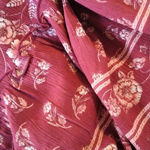 Knox Rose Peasant Dress - Picture 10 of 10